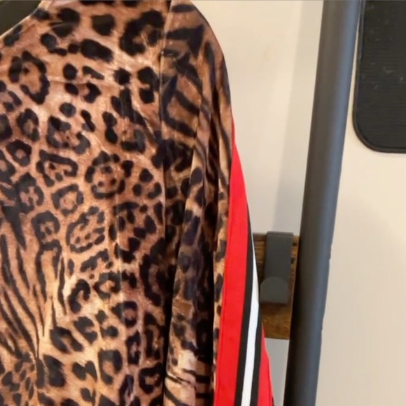 🆕Leopard Print Velvet Sweater Red Brown & Black - Picture 9 of 16